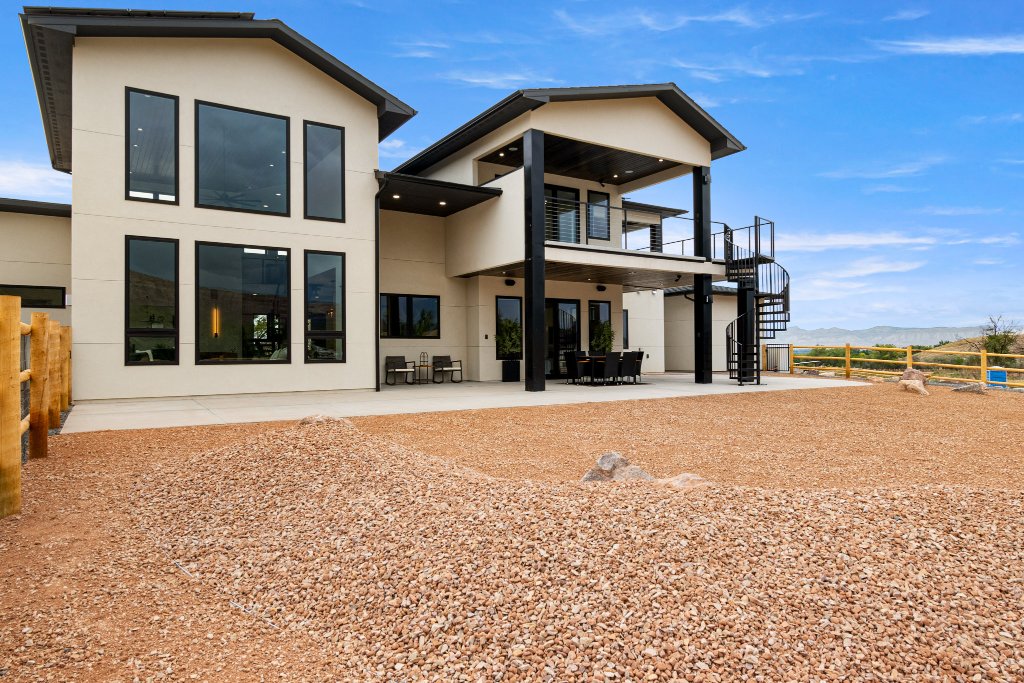 Exterior 3
