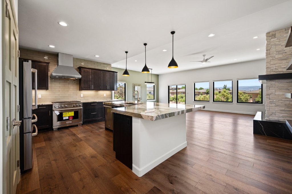 Contemporary Summerhill Home 10