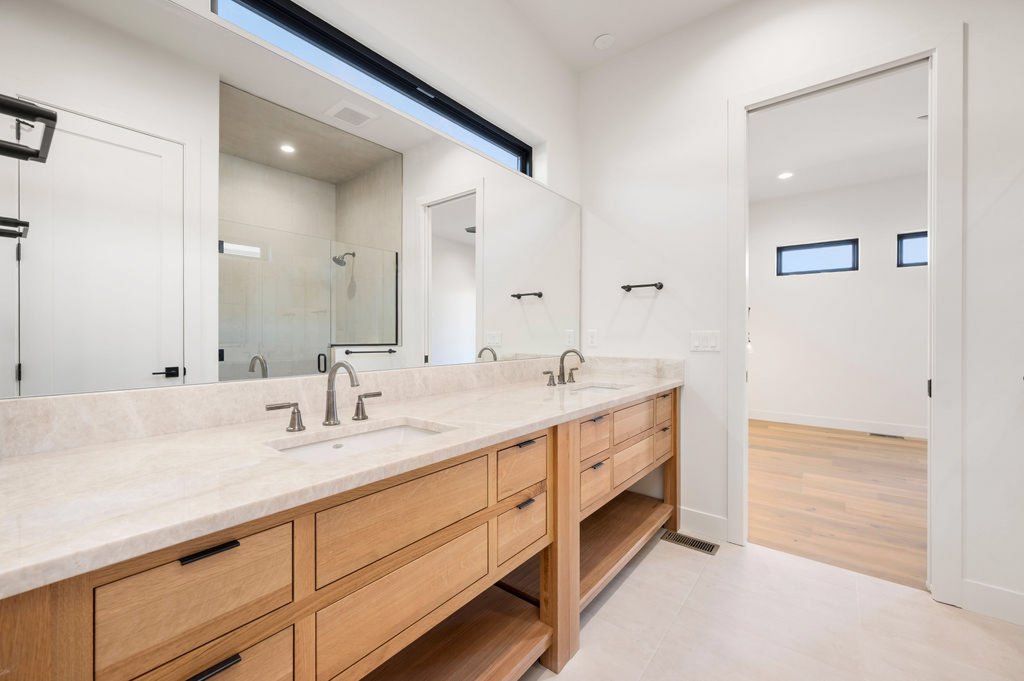 Contemporary Summerhill Home 17