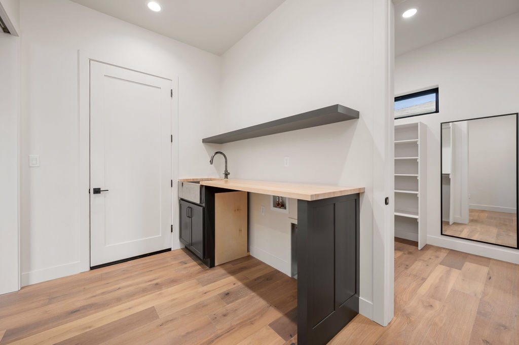 Contemporary Summerhill Home 25