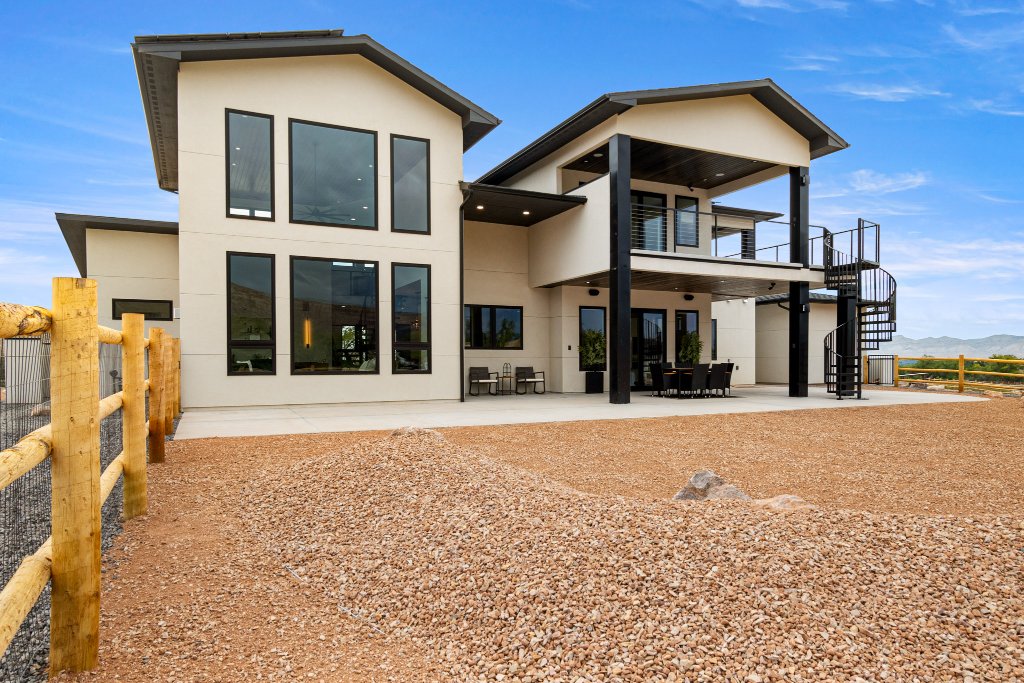 Exterior 4