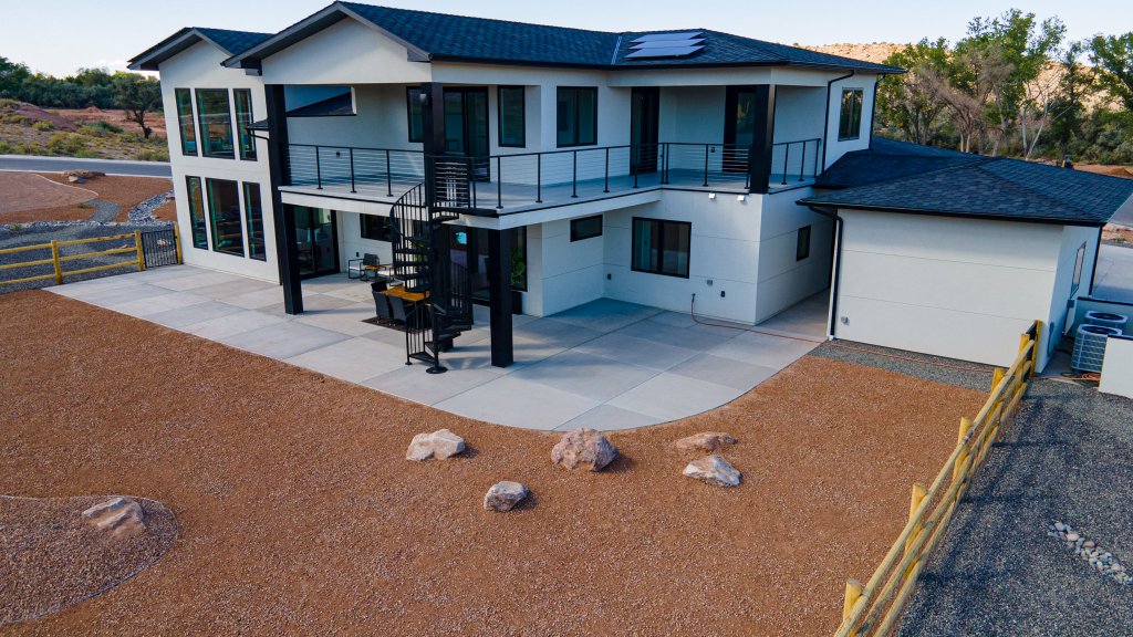 Exterior 14