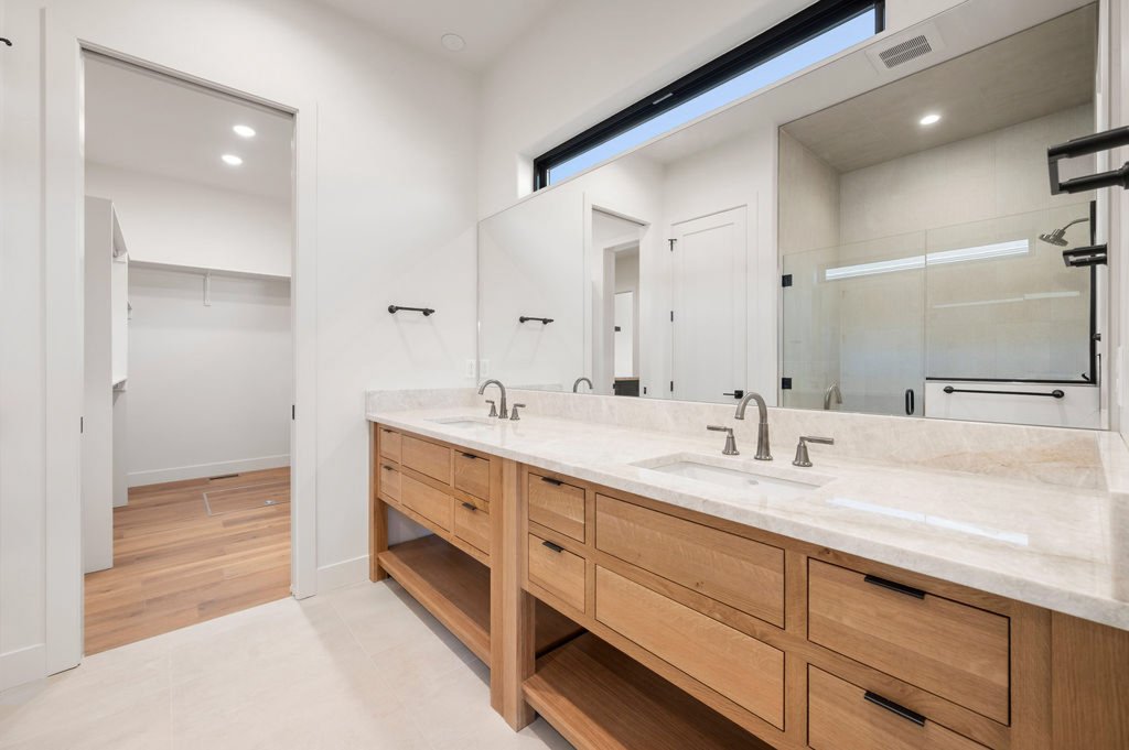 Contemporary Summerhill Home 20