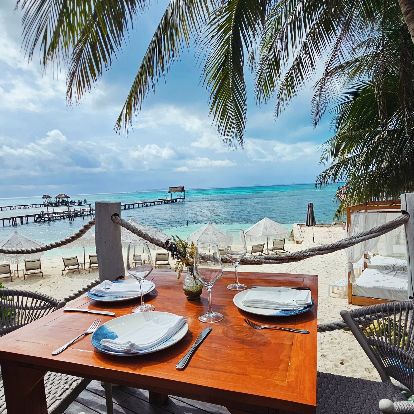 Loretta's Restaurant & Beach Club