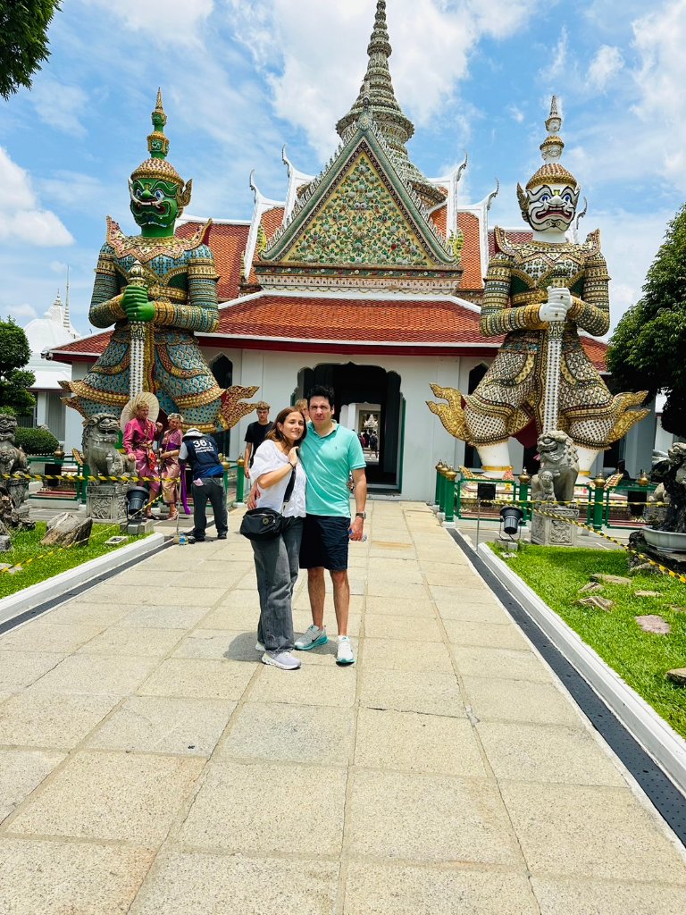Family Dining — Local Thai Restaurant, Bangkok 2026