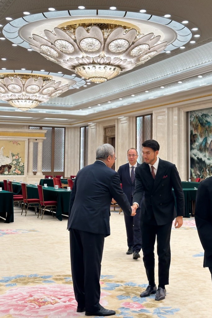 护航集团董事长作为青年代表在人民大会堂受到全国政协副主席王光谦接见