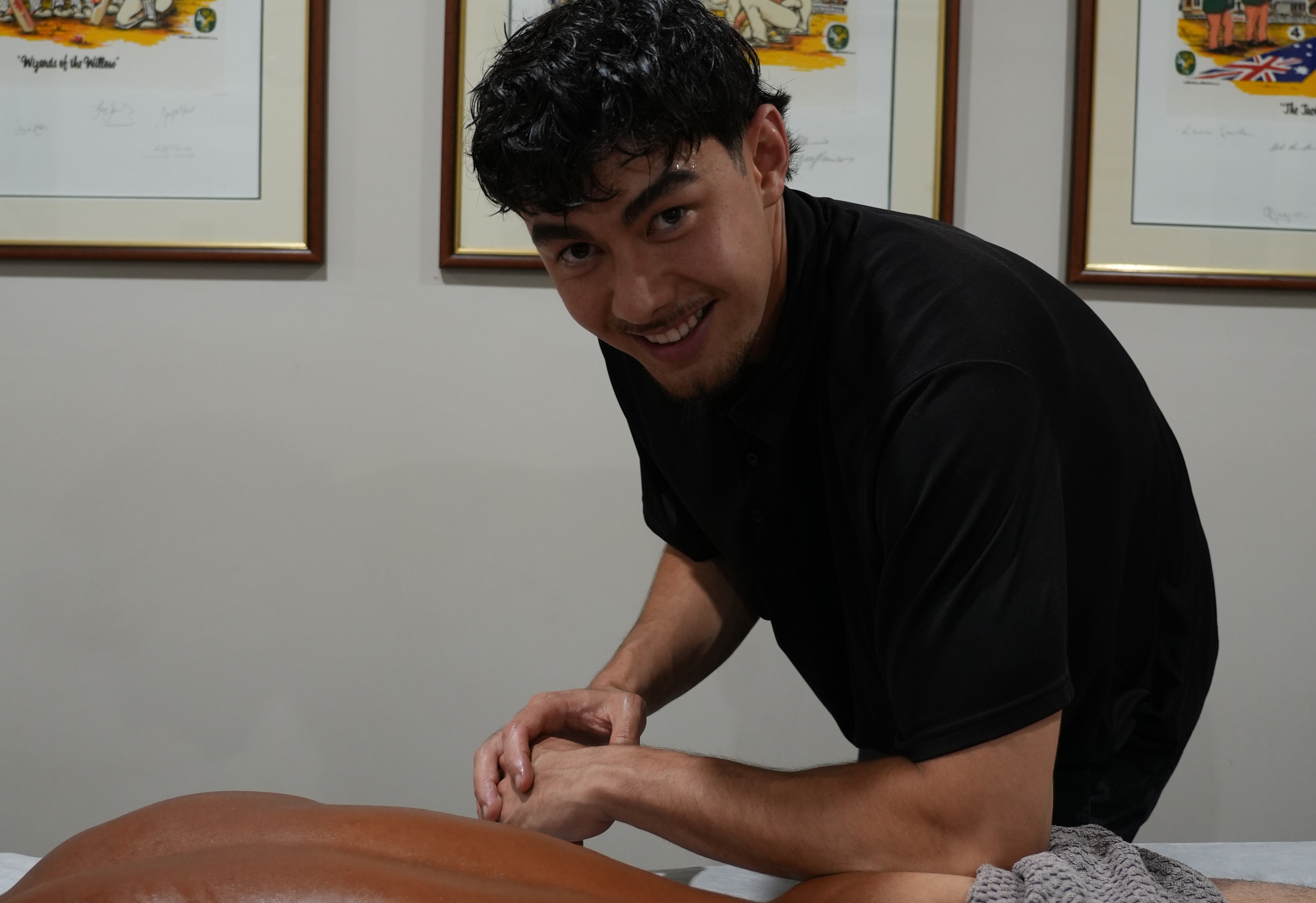 Stephen Lockhart treating a client at SLM Bodywork in Robina