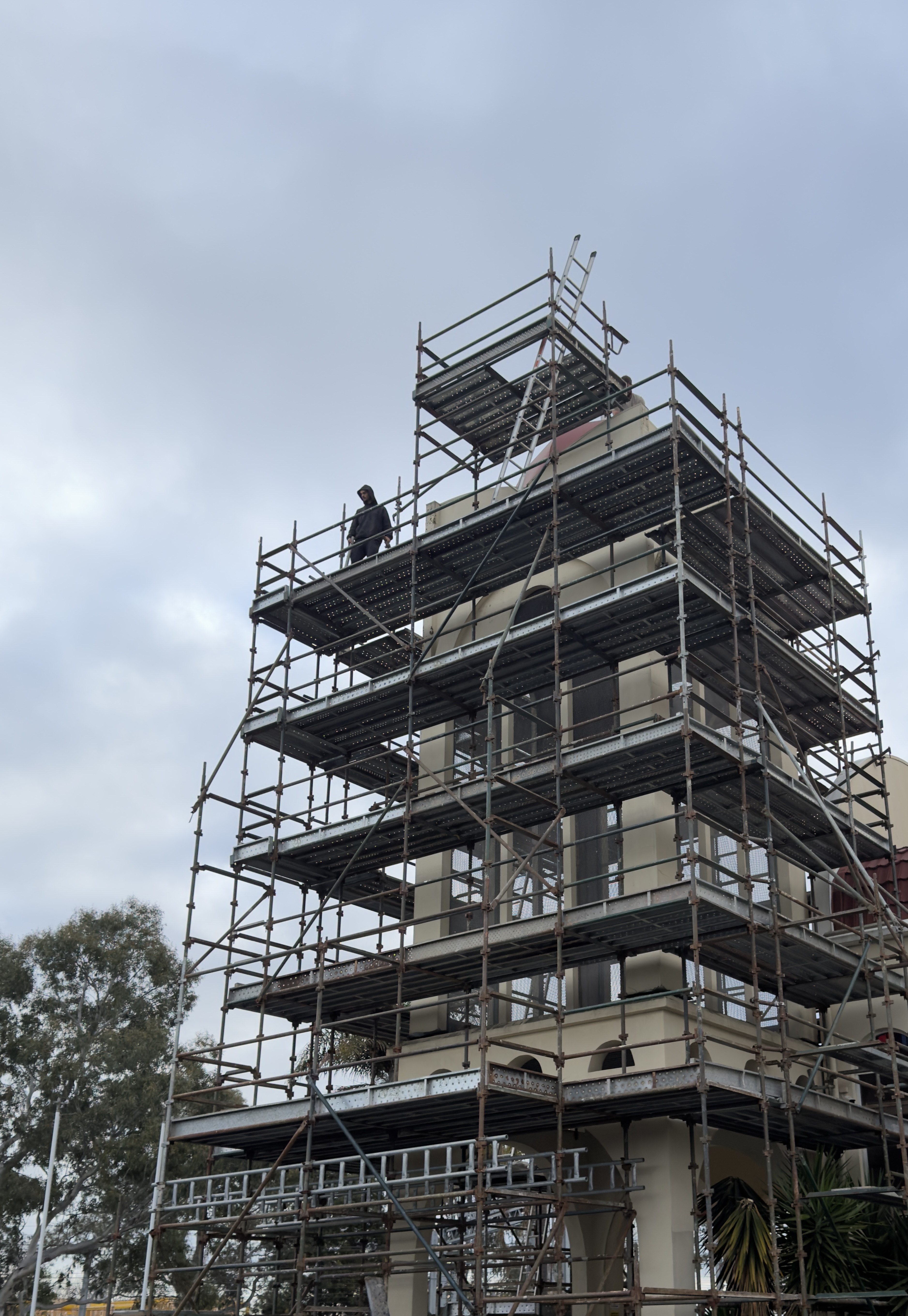 YD Scaffolding Kwikstage scaffolding on a Melbourne building site