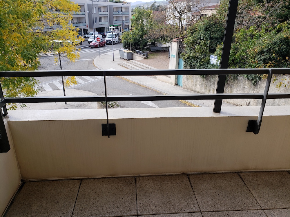 Nettoyage balcon & garde-corps - Après