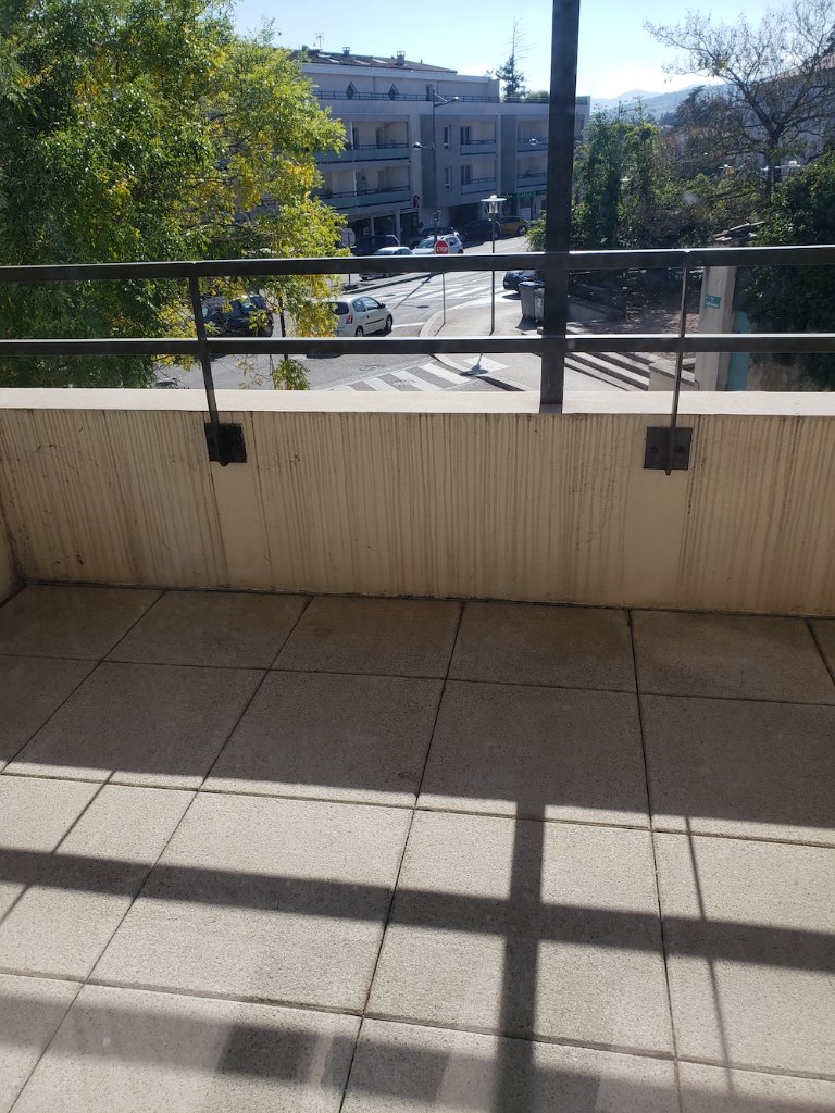 Nettoyage balcon & garde-corps - Avant