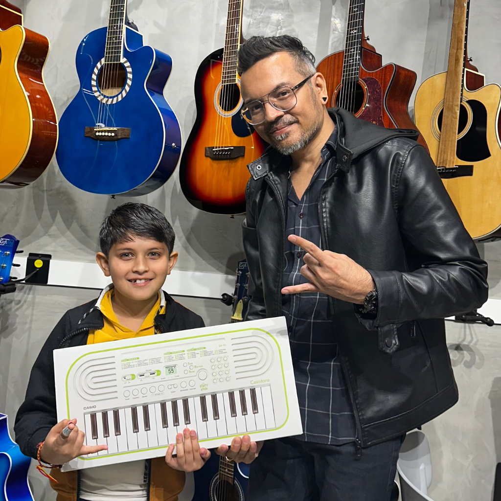 Music Maniac instructor with a young student holding a Casio keyboard
