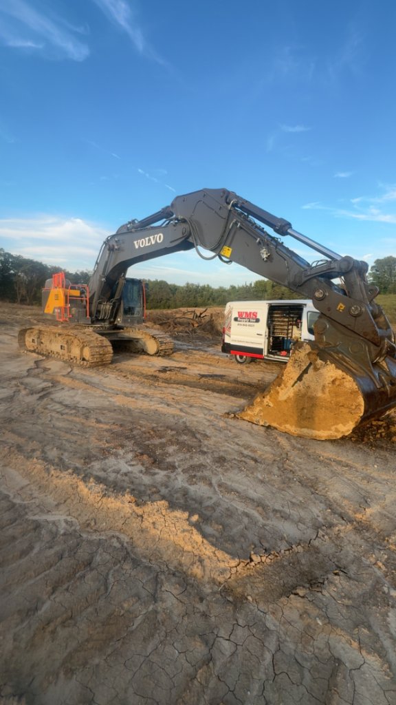 Mobile hydraulic repair service truck at construction site
