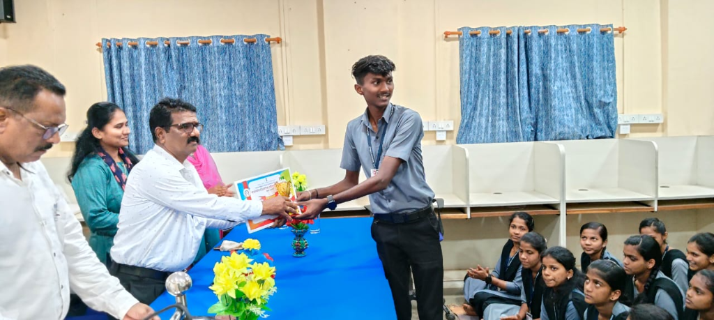 प्रमाणपत्र वितरण