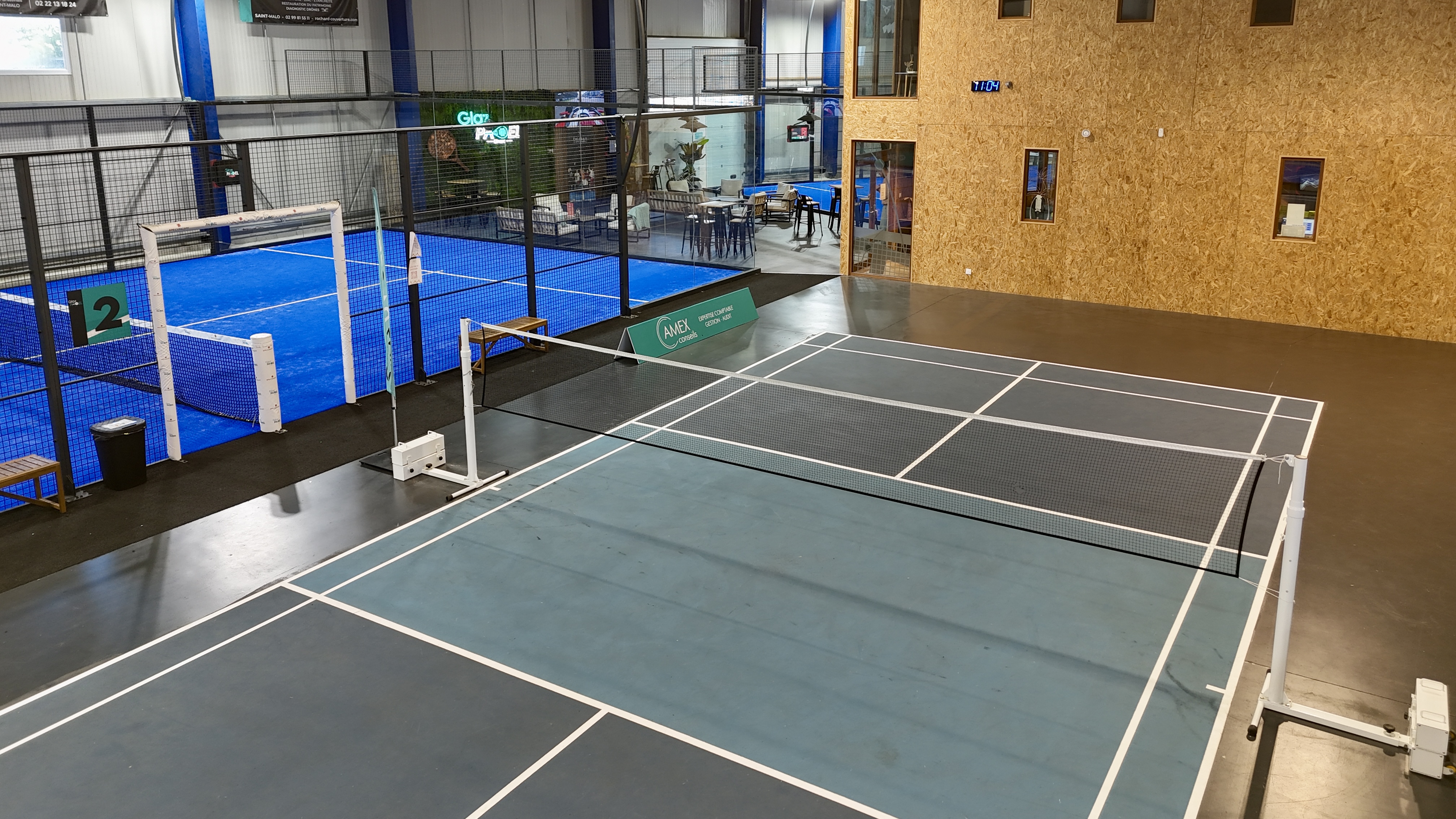 Les terrains de padel et l’espace lounge Glaz Padel à Dinard