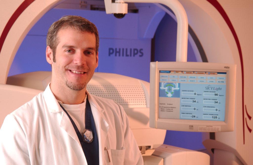 Medical technician with Philips scanner