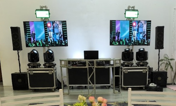 Festa animada com estrutura completa