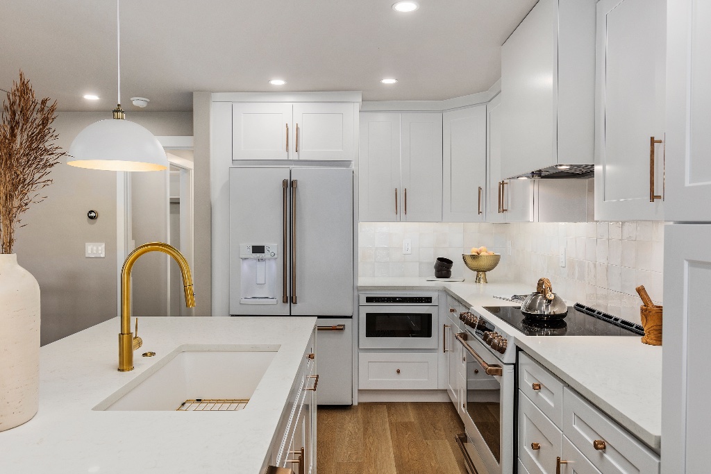 Bright modern kitchen remodeling project by FameLux Builders