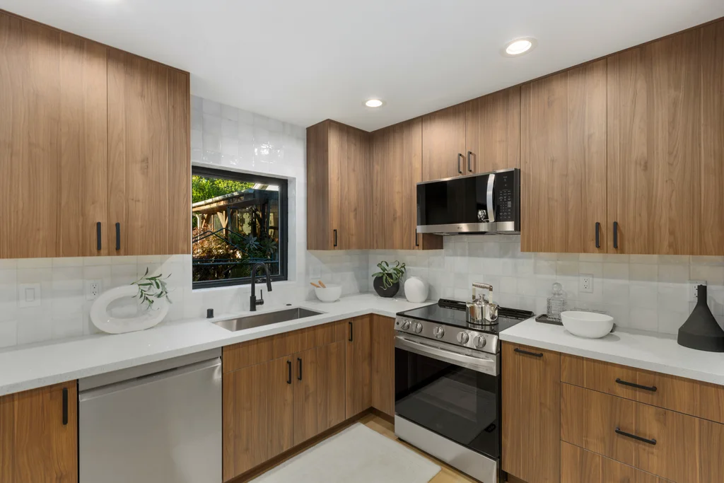 Shoreline residential construction project photo 17