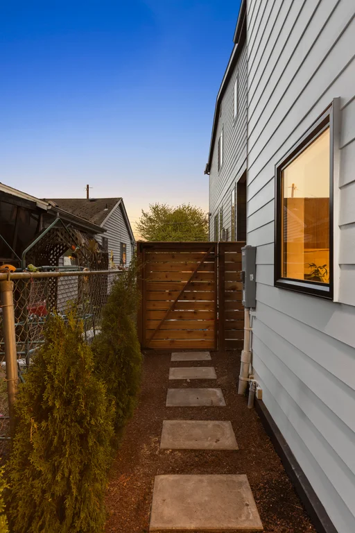 Shoreline residential construction project photo 4