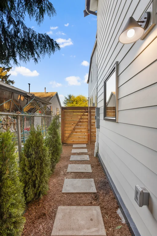 Shoreline residential construction project photo 31