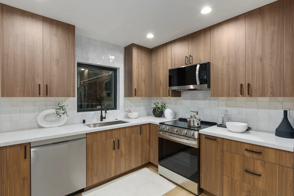Shoreline residential construction project photo 8