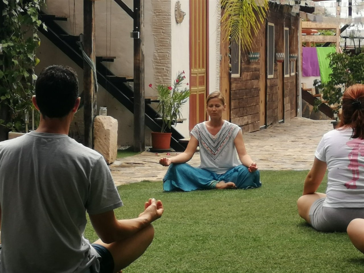 Meditación guiada en retiro espiritual de San Pedro para integración de la experiencia ceremonial
