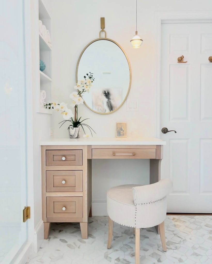 Vanity Nook & Makeup Area