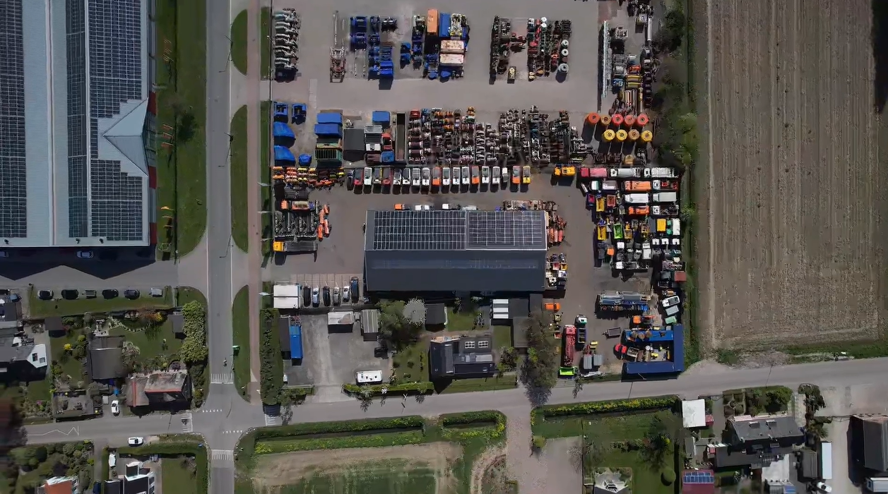 Duurzame VRM bedrijfslocatie met zonnepanelen