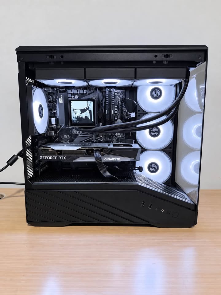 Enlin's black RTX 3060 gaming PC with white-lit fans and an LCD liquid cooler