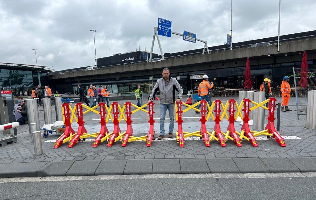 Pitagone barriers at Schiphol