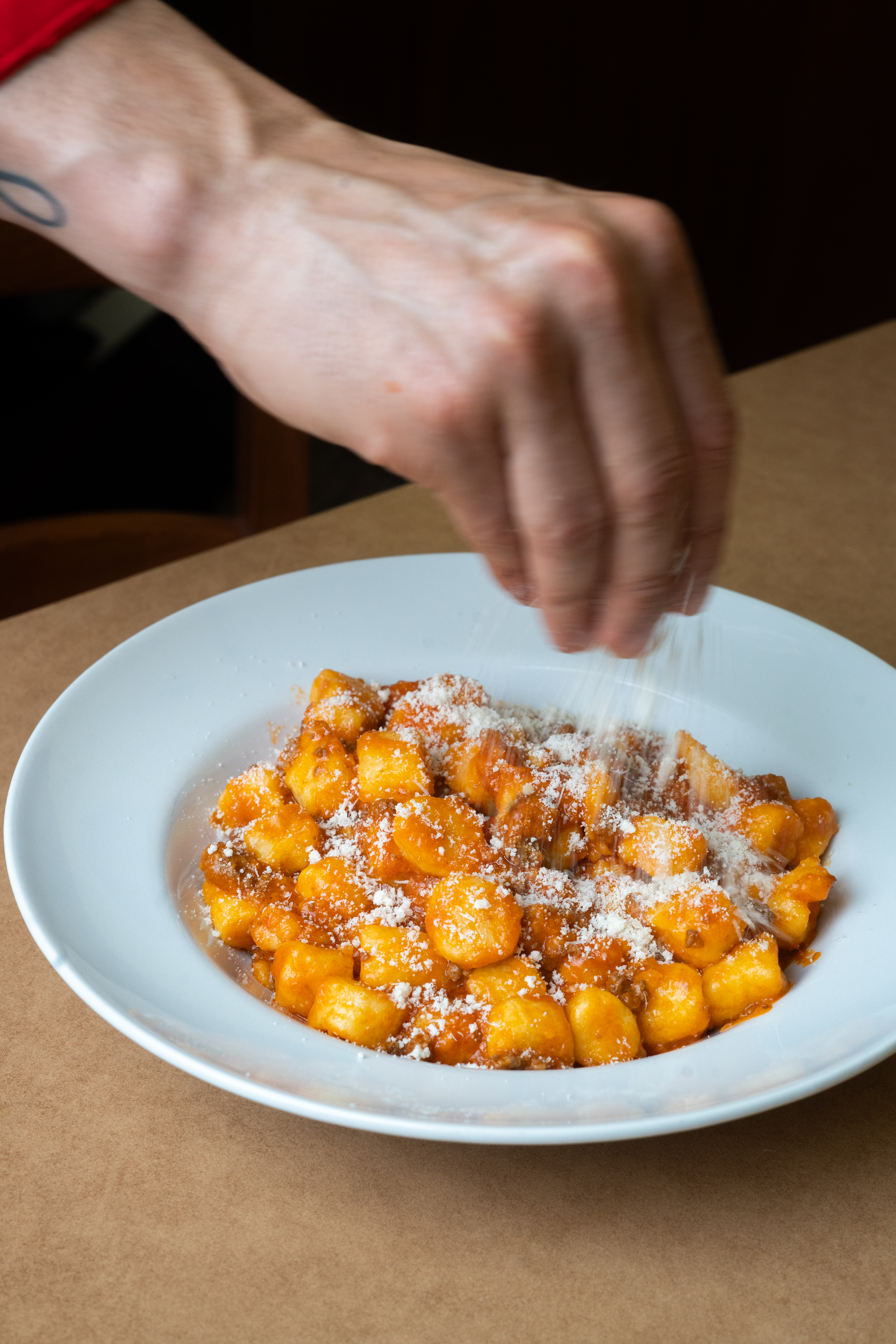 Gnocchi al ragù con Parmigiano