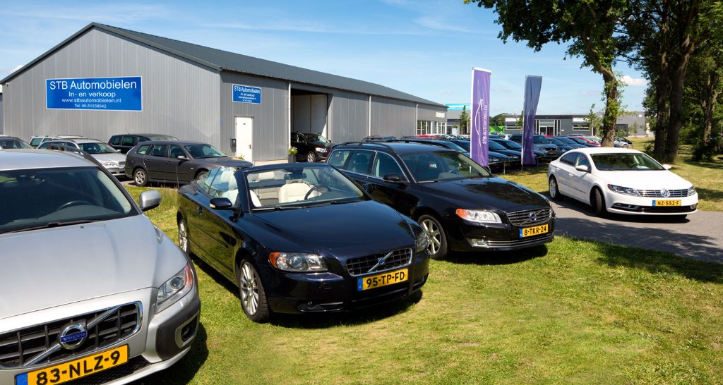 STB Automobielen occasions showroom in Tynaarlo met Volvo en andere merken
