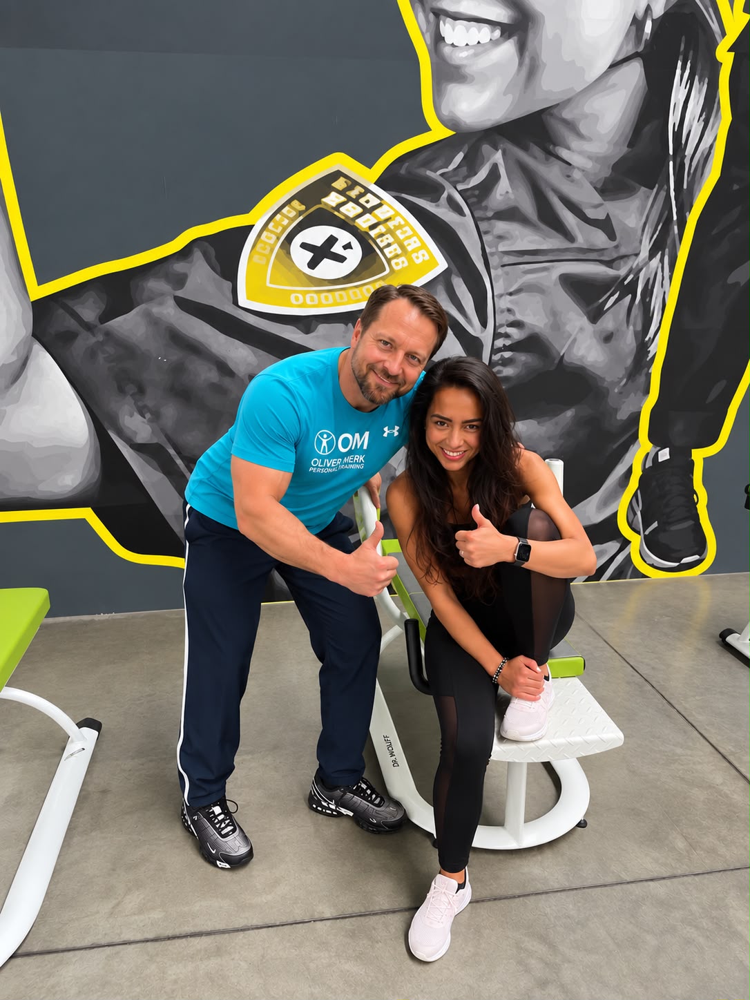 Oliver Merk mit Klientin im Gym I Personal Training Düsseldorf I Lemon Times