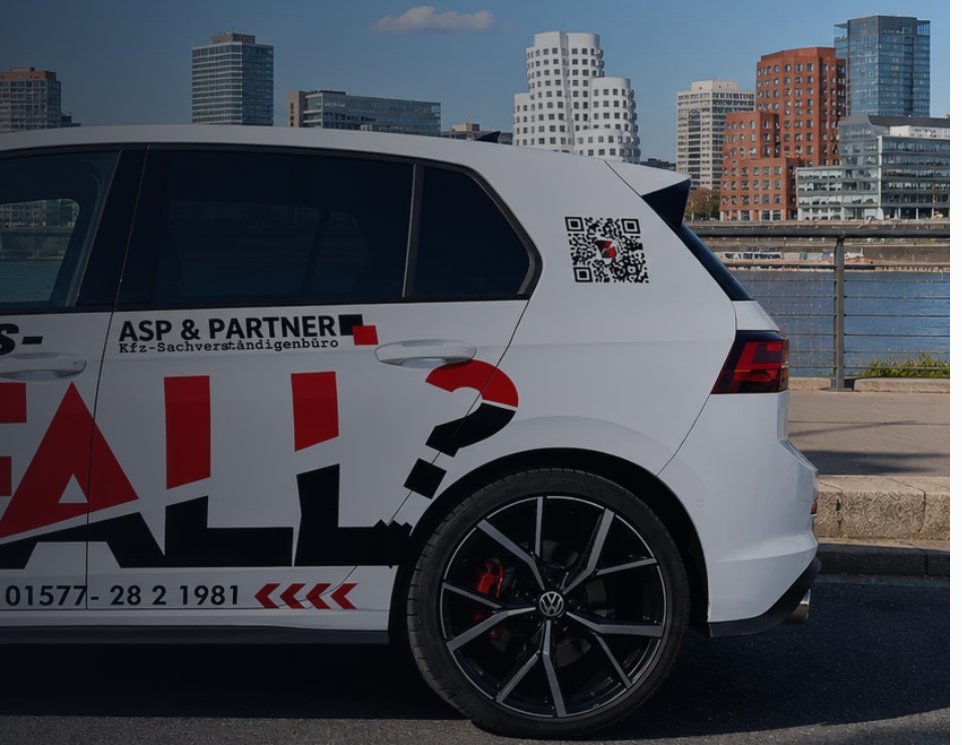 KFz-Sachverständigenbüro ASP & Partner in Düsseldorf – Fahrzeug mit QR-Code und Kontaktdaten – Sachverständige Nasreddin Tachrifet – Lemon Times