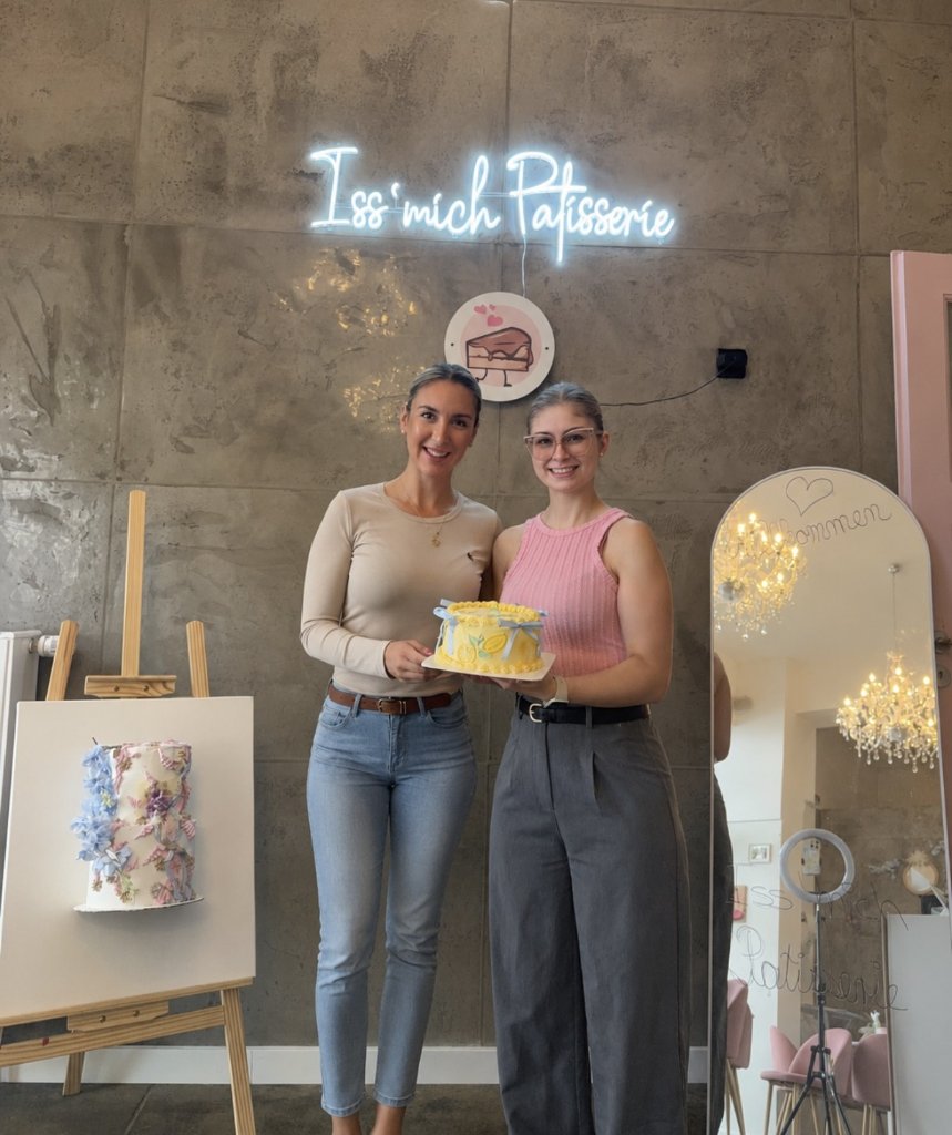Inhaberinnen der Iss'mich Pâtisserie im Salon