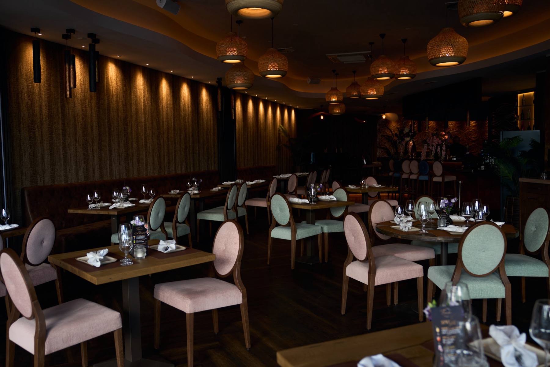 Tamare Restaurant Innenansicht am Abend in Düsseldorf-Flingern