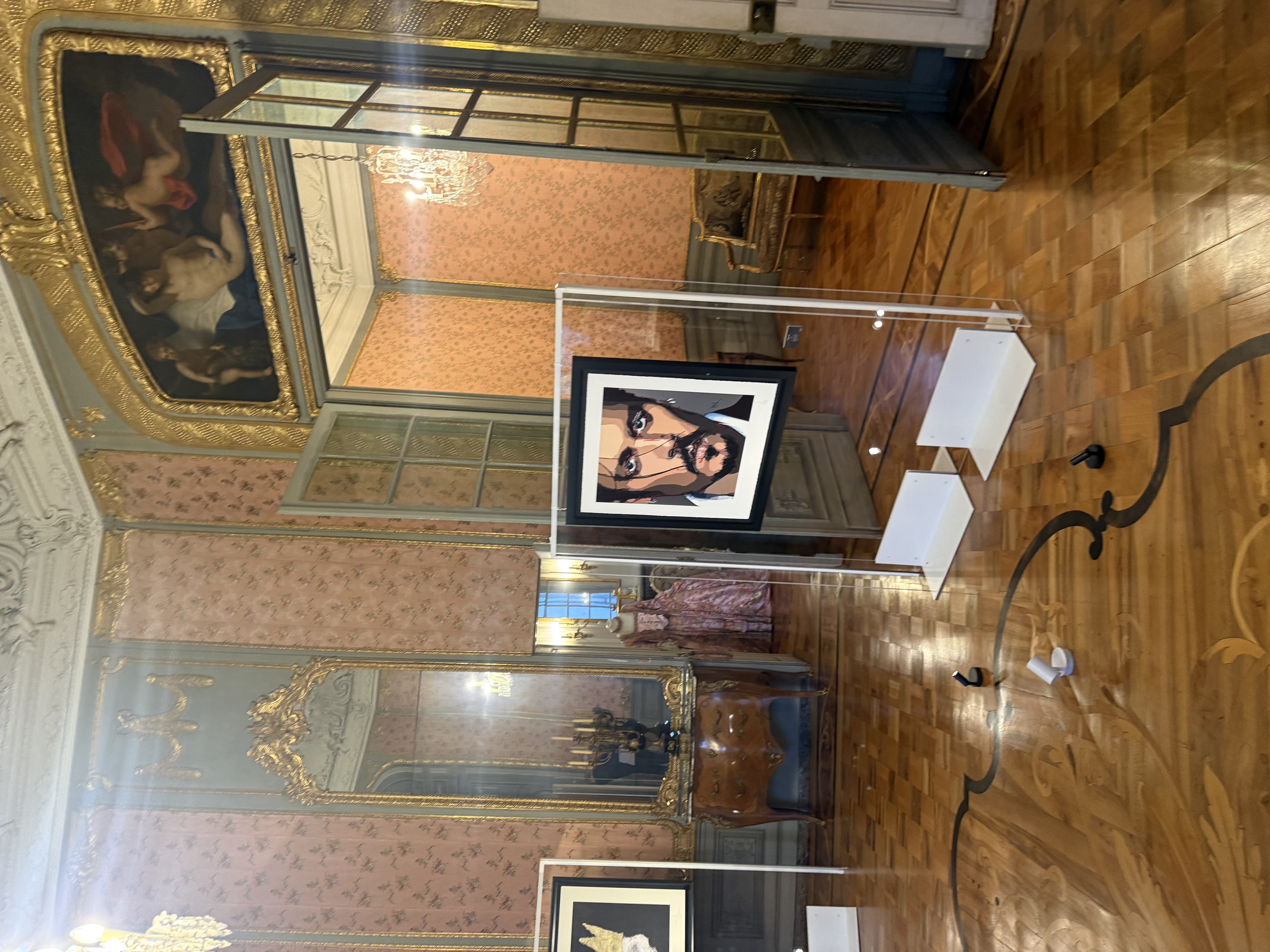 Johnny Depp sagte „Shocking beautiful“, als er seine Ausstellung im Benrather Schloss sah!