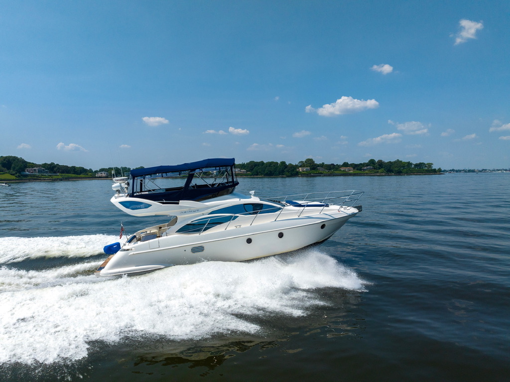 Azimut 43ft luxury flybridge motor yacht charter Port Washington NY