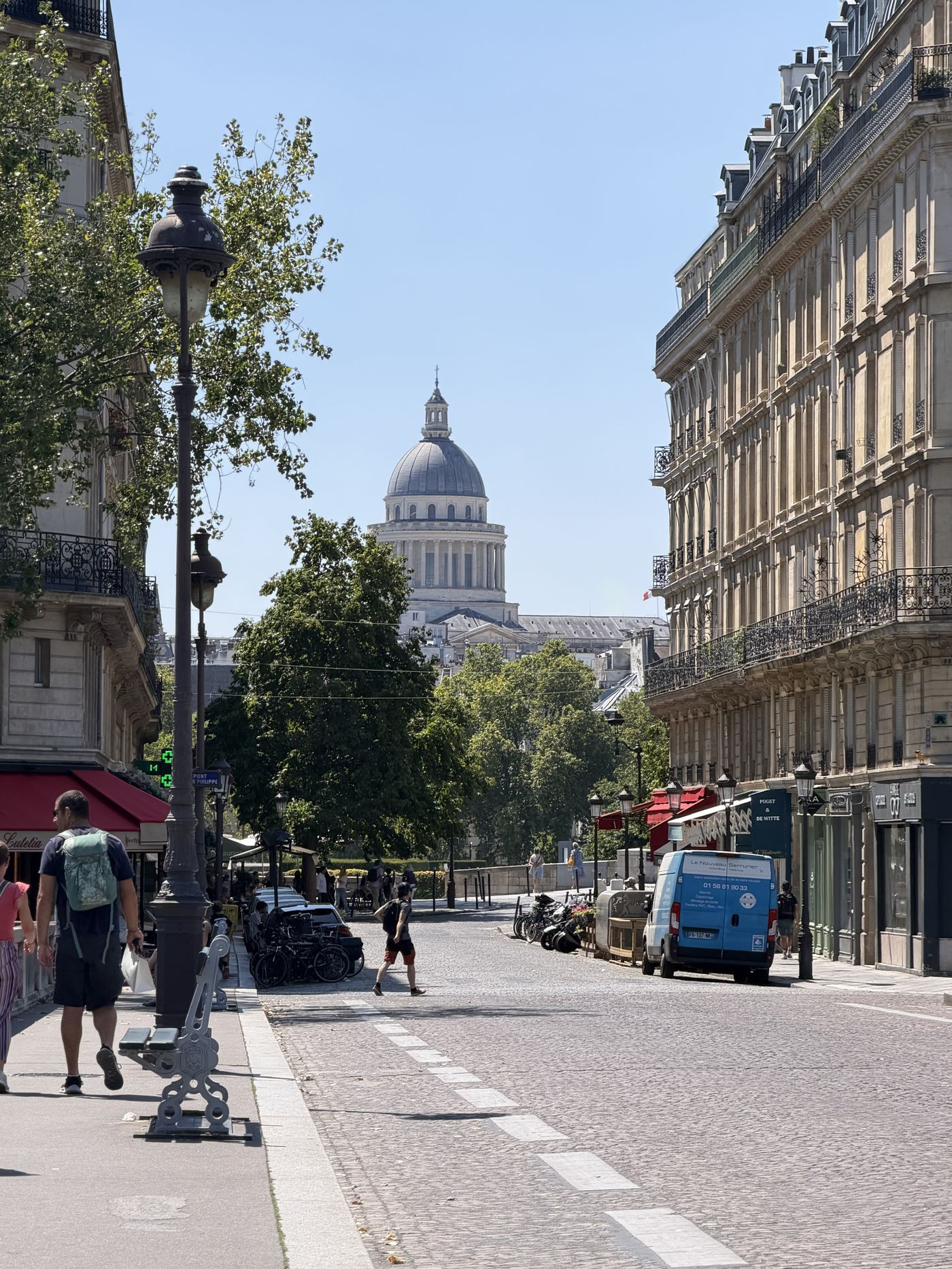 A street on Île Saint-Louis with the Panthéon visible in the distance