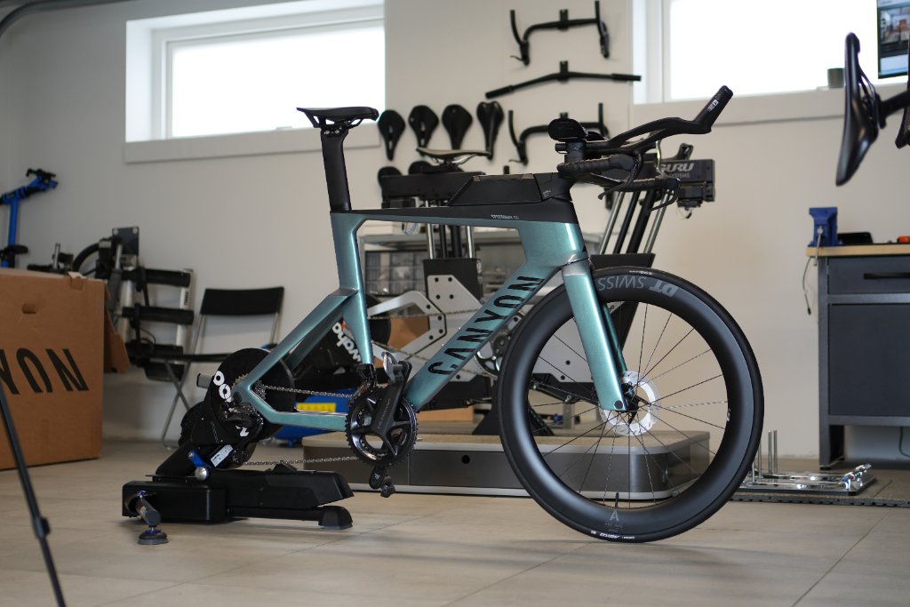Canyon triatloncykel i studiet
