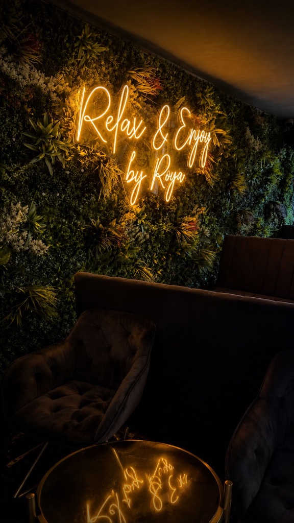 Relax & Enjoy by Roya – Neon Schild