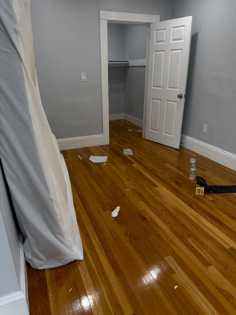 Before cleaning: Move In / Out Cleaning Service