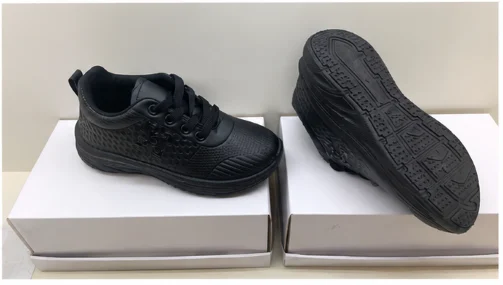 Baskets basses noires enfant