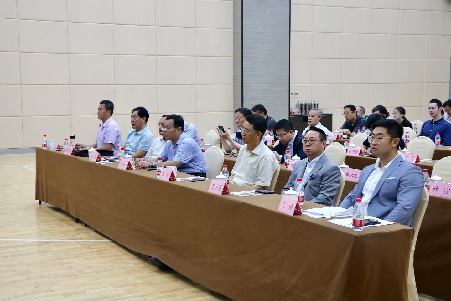 蘇豐原在中國一場財富論壇出席並演講