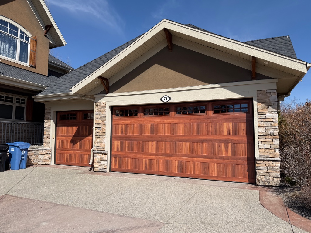 Raised Colonial — Cedar Wood Grain