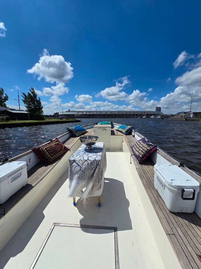 Group boat Amsterdam — bow view