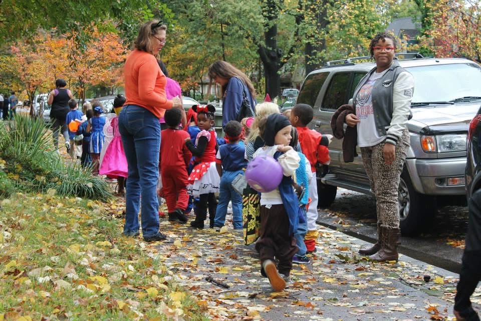 Halloween Trunk or Treat — Children Trick-or-Treating Outdoors
