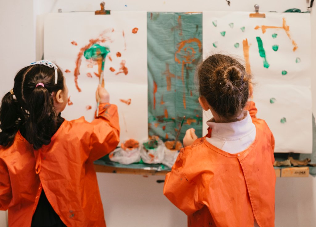 Kinderen schilderen