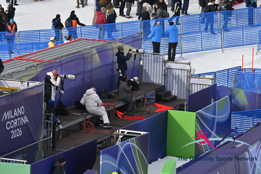 Photographer platform with a big step at Milano Cortina 2026