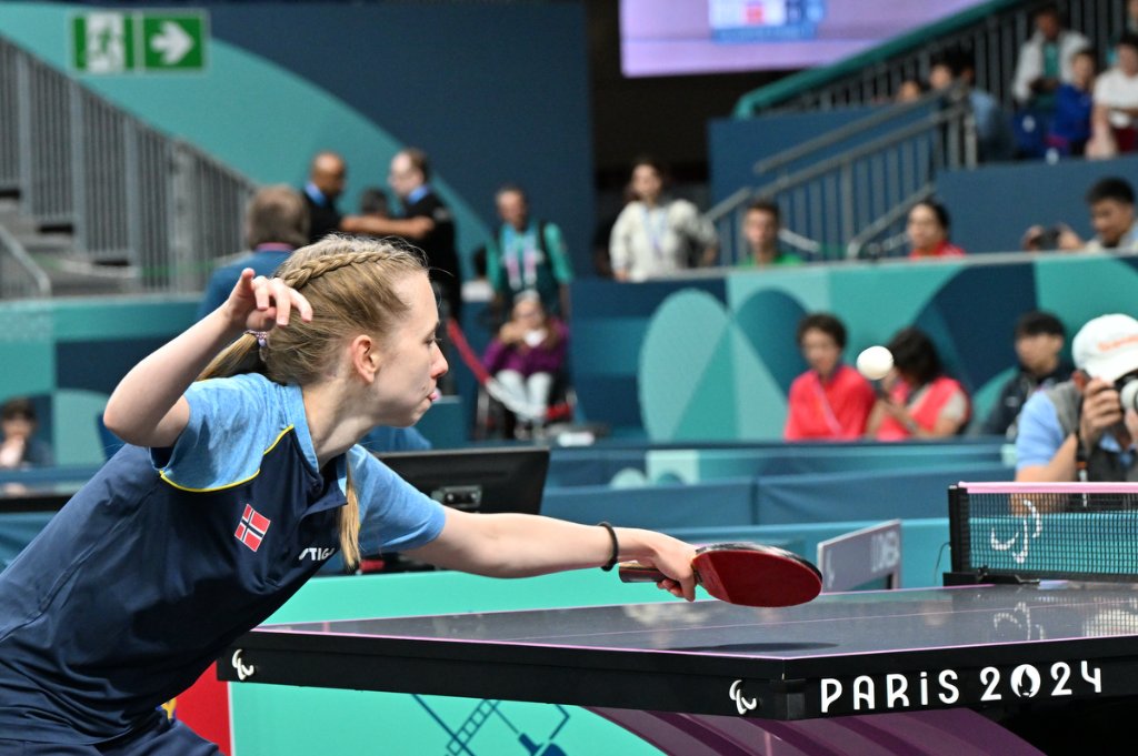 Norwegian para table tennis player leaning into table at Paris 2024